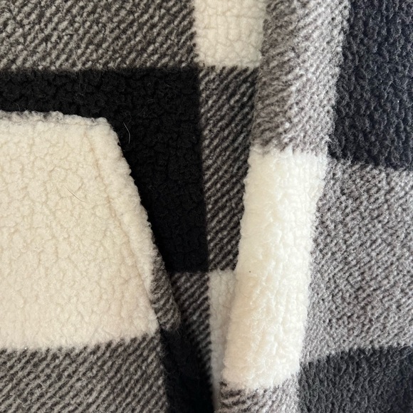 American Eagle Chocolate Brown and Cream Fluffy Hoodie Size Large NWT - Picture 2 of 5